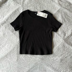 Uniqlo Ribbed Cropped Short-Sleeve T-Shirt